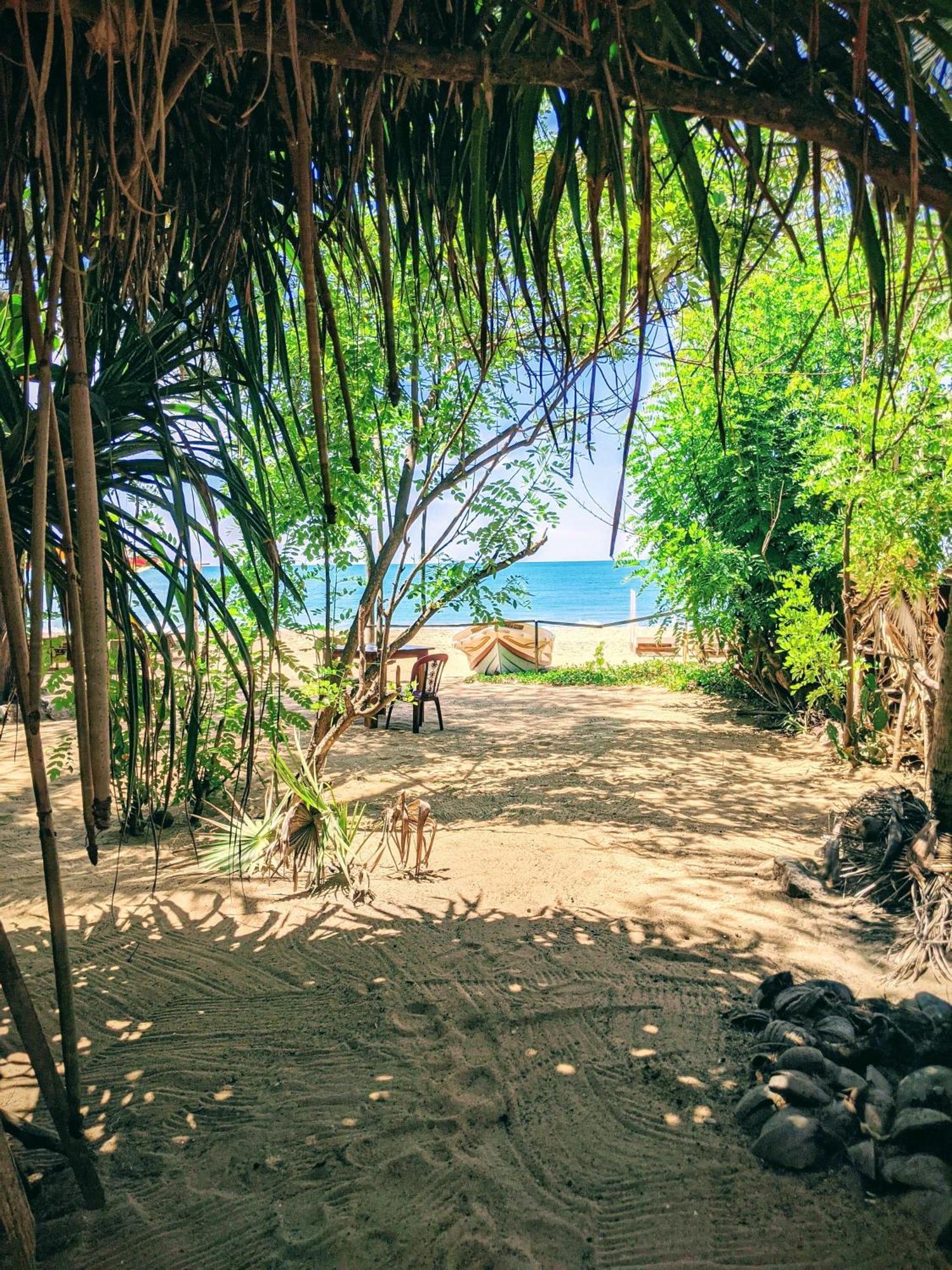 Breezy Beach Cabanas Baía de Arugam Exterior foto